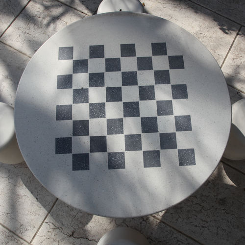 Moderne Tisch- und Stuhlkombination - KYOD - METALCO - für Außenbereich / aus lackiertem Stahl / Beton