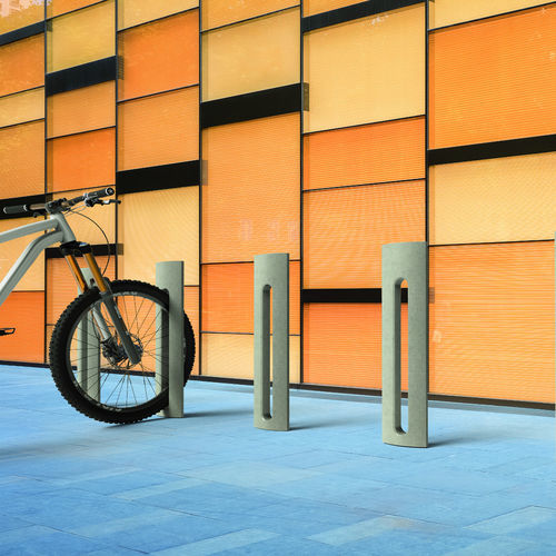 Bodenstehender Fahrradständer - SPRING P - METALCO - für Außenbereich / Hochleistungsbeton / für professionellen Einsatz