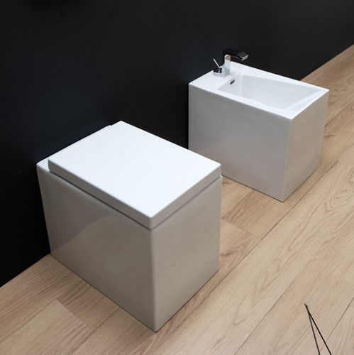 Freistehendes WC - OZWC01 - GSG Ceramic Design - in Wandnähe / Keramik / für Privatgebrauch