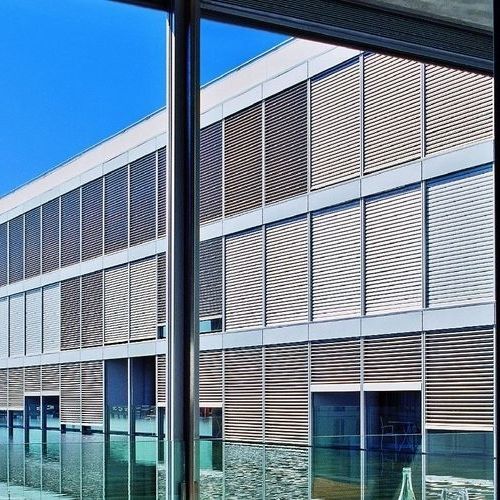 Metall-Sonnenschutzlamelle - METALUNIC - GRIESSER - für Fassaden / für Fenster / vertikal
