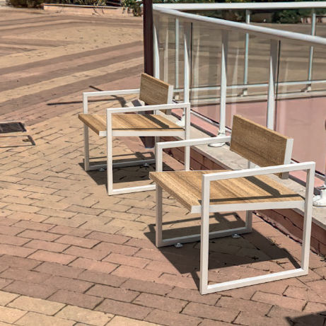 Moderner Gartenstuhl - DOMINO  - LAB23 - für Außenbereich / Stahl / Holz