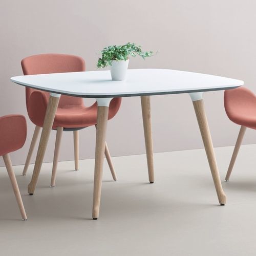 Moderner Tisch - PHLOX - Okamura - Holz / Gestell aus Metall / gebogen