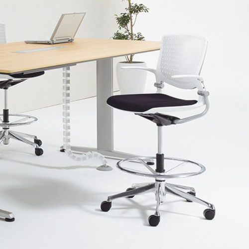 Moderner Bürohocker - GRATA - Okamura - Stoff / Gestell aus Metall / mit Rollen