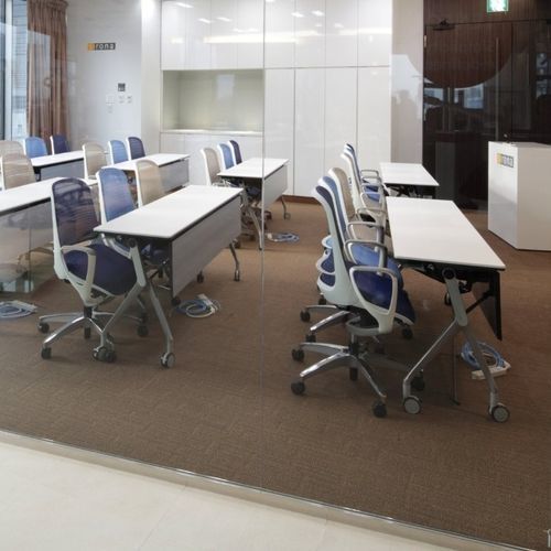 Moderner Unterrichtstisch - NT  - Okamura - Laminat / Gestell aus Aluminium / rechteckig