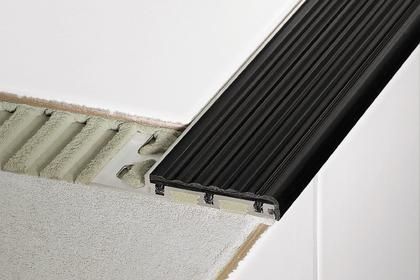 Stahl-Treppenkante - SCHLUTER®-TREP-SE/-S/-B - Schluter Systems - rutschfest