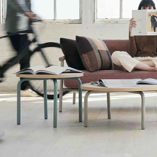 Moderner Beistelltisch - ROUTES - Teknion - MDF-Laminat / pulverbeschichteter Stahl / Gestell aus heißlackiertem Stahl