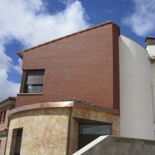 Ziegel für hinterlüftete Fassade - FRONTISS Bilbao - La Paloma Cerámicas - Hohl / rot