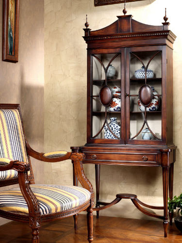 Stil-Vitrine - 77Z - Al Cazar Fine Woods - mit hohen Beinen / Holz