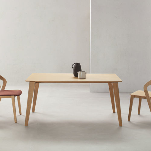 Moderner Tisch - OXTON - Crassevig - Holz / Gestell aus Massivholz / rechteckig