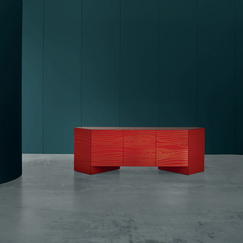 Modernes Sideboard - TRAPEZIO - Emmemobili - Holz / von Ferruccio Laviani / rot