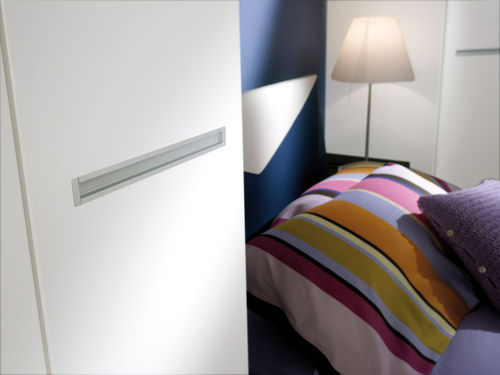Moderner Kleiderschrank - SPAZIANTE - 2 - Faer Ambienti - Holz / mit Schwingtür / mit Bettbrücke