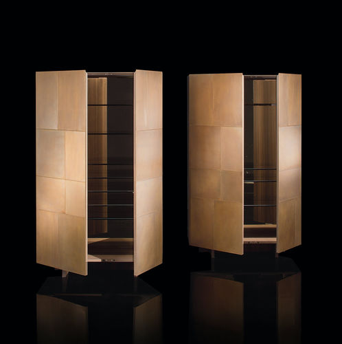 Hohes Sideboard - SLIM SIDE VERTICAL - Henge - modern / Messing / Eukalyptusholz
