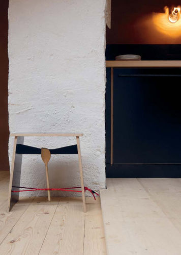 Moderner Hocker - STRAMMER MAX - Moormann Nils Holger - Holz / mit 3 Beinen