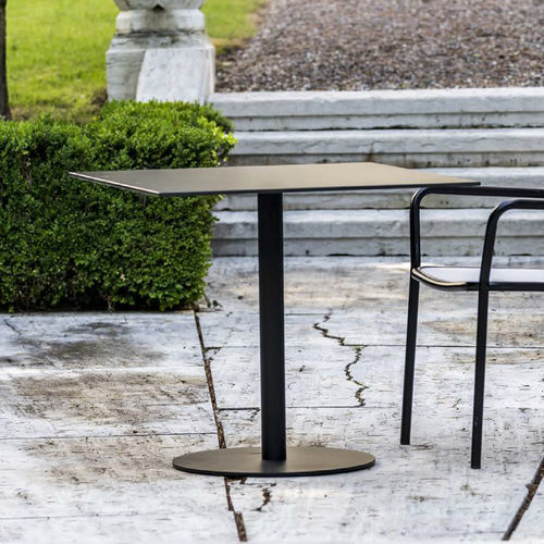 Moderner Bistrotisch - SHIRE - Schoenhuber Franchi - HPL / Gestell aus gestrichenem Metall / rund