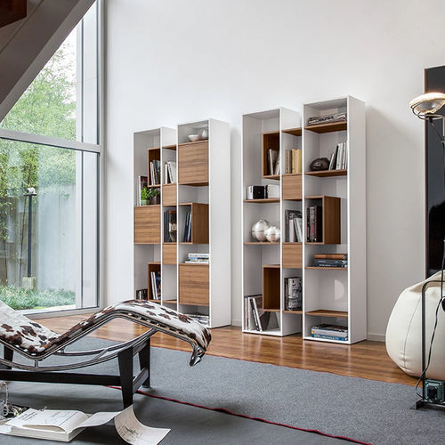 Modernes Bücherregal - ABACO - Tonin Casa - für Gewerbegebrauch / lackiertes Holz / Made in Italy
