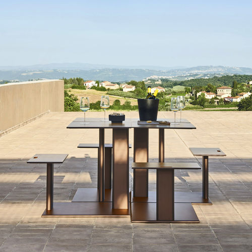 Moderne Tischgarnitur - PLINTO Sit & Eat - Varaschin - aus lackiertem Aluminium / HPL / Terrassen