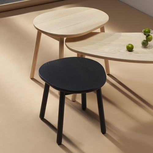 Moderner Hocker - Pebble - Zilio A&C - Esche / Gestell aus Holz / schwarz
