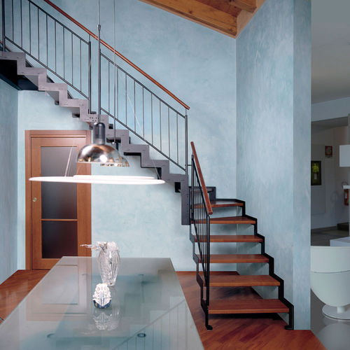 Gerade Treppe - LOGICA T - ITALIAN FASHION STAIRS - viertelgewendelt / halbgewendelt / Holzstufen