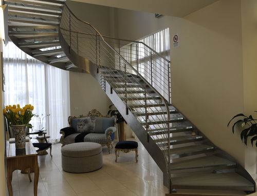 Runde Wendeltreppe - NAUTILUS GLASS SILVER INOX - ITALIAN FASHION STAIRS - halbgewendelt / Glasstufen / mit Edelstahlstruktur