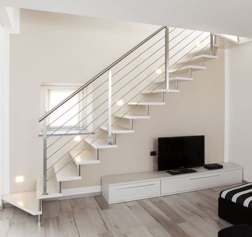 Gerade Treppe - SBALZO ECO INOX - ITALIAN FASHION STAIRS - viertelgewendelt / halbgewendelt / Holzstufen