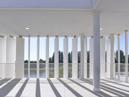 Glasfaserbeton-Sonnenschutzlamelle - Betsinor - für Fassaden / vertikal / schwenkbar