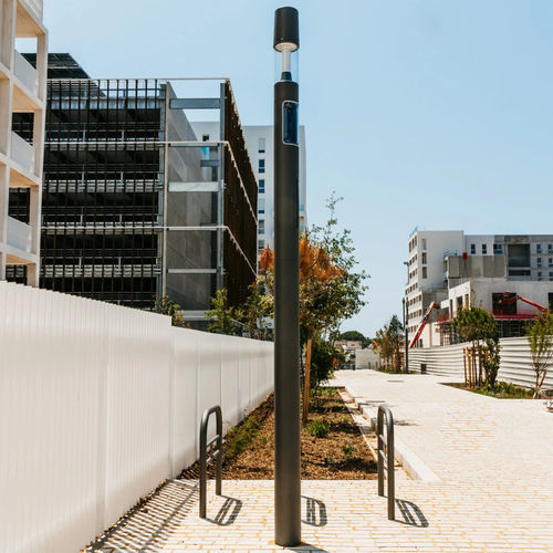 Moderne Leuchtsäule - UNIVERSO - Eclatec - Aluminium / Polycarbonat / LED