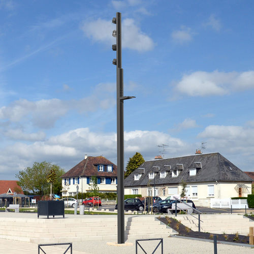 Straßenlaterne - UBIK - Valmont France - Industriedesign / Aluminium / Mehrfach