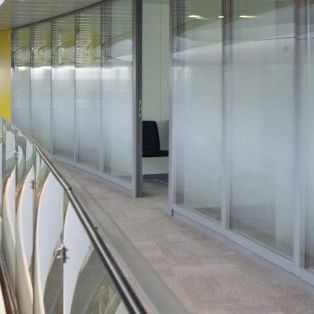 Abnehmbare Trennwand - CEKENS : COUPE FEU TRIPLE VITRAGE - CERENN - mit Glasfront / Büro / transparent