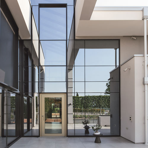 Tür zur Außenaufstellung - NOVA - Oikos Venezia - Glas / Aluminium / drehend
