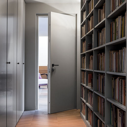 Tür für Innenbereich - PROJECT - Oikos Venezia - Holz / einflügelig / modern