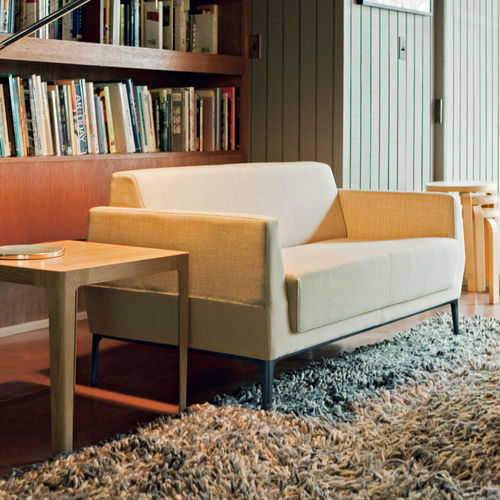 Modernes Sofa - VISALIA - Coalesse - Stoff / Leder / mit Armlehnen