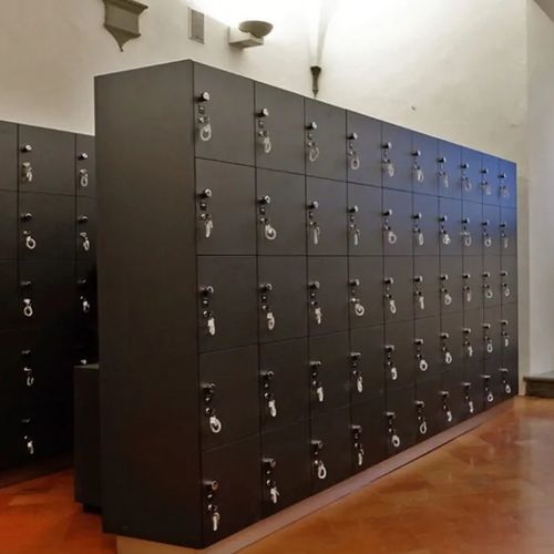 Melaminbeschichteter Garderobenschrank - PEOPLE - Fit Interiors - für öffentliche Einrichtungen / für Sportanlage / für Gewerbegebrauch