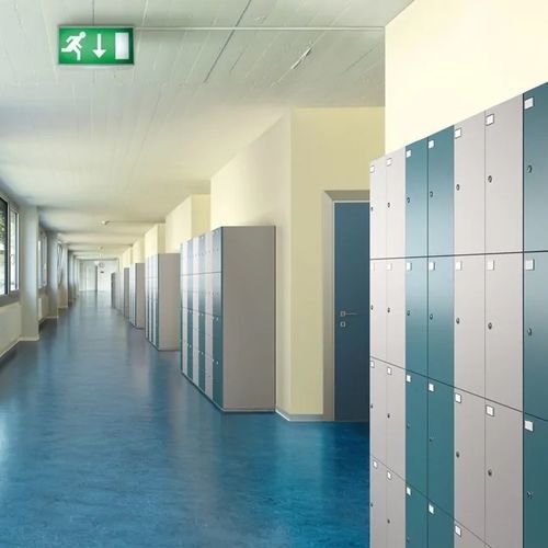 Melaminbeschichteter Garderobenschrank - MASTER - Fit Interiors - mit Schlüssel / für Gewerbegebrauch / für Schulen