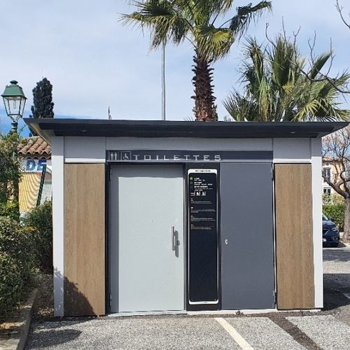 Öffentliche Toilette / smart - Box in Box City - Francioli - automatisch / Holz / Keramik