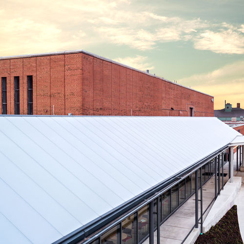 Vordach für Eingang - SKYSHADE 8000® - EXTECH Exterior Technologies, Inc - für Geschäftsgebäude / Metall / Polycarbonat