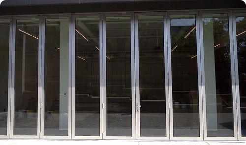 Falttrennwand - Solar Innovations, Inc. - mit Glasfront / für professionellen Einsatz
