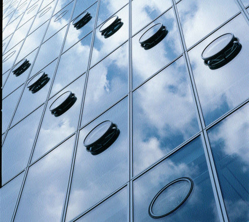 Paneel-Vorhangfassade - UPTOWN MUNCHEN - Josef Gartner - aus Metall und Glas / Sonnenschutz