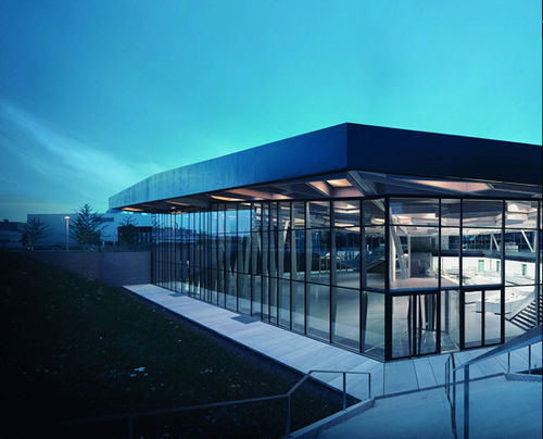 Paneel-Vorhangfassade - TRUMPF COMPANY RESTAURANT - Josef Gartner - aus Metall und Glas