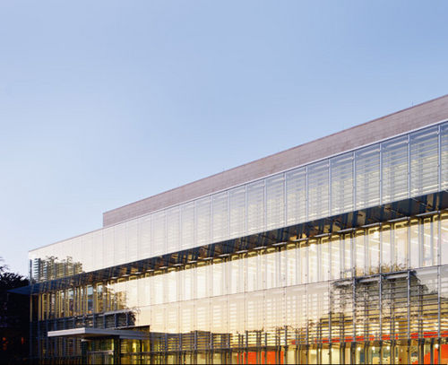 Vorhangfassade / freitragende Struktur - CAMBRIDGE PUBLIC LIBRARY - Josef Gartner - aus Aluminium und Glas