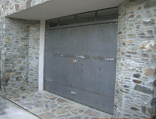 Kipptor für Garagen - Angel Mir – Portes Bisbal - Stahlblech / automatisch