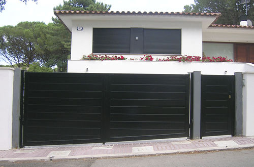 Einflügeliges Tor - Angel Mir – Portes Bisbal - Aluminium / Lamellen / für Privatgebrauch