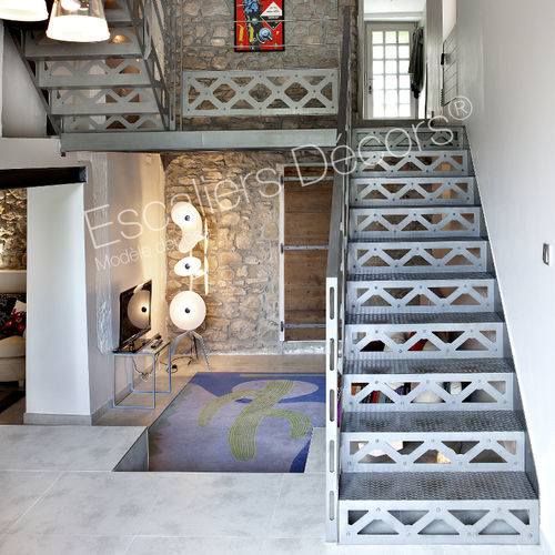 Gerade Treppe - SAN FRANCISCO ESCA'DROIT® DT94 - ESCALIERS DECORS - halbgewendelt / Metallstufen / mit lackierter Stahlstruktur