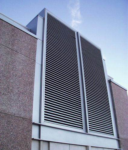 Paneel-Fassadenverkleidung - LOUVERS - LEED HIMMEL - Aluminium / Metall / profiliert