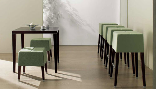 Moderner Barhocker - MARTINI - Fornasarig - Gestell aus Holz / Polster / für Gewerbegebrauch