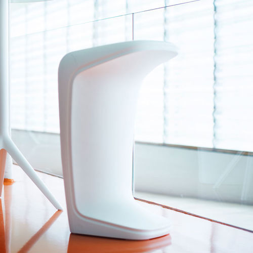 Barhocker / originelles Design - UFO - VONDOM - Polyethylen / Gestell aus Polyethylen / mit Überhang