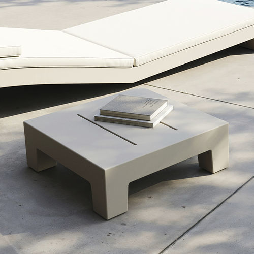 Moderner Beistelltisch - JUT  - VONDOM - Polyethylen / Gestell aus Polyethylen / quadratisch