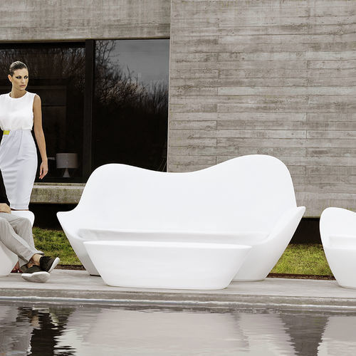 Moderner Couchtisch - SABINAS - VONDOM - Hartglas / Gestell aus Polyethylen / rechteckig