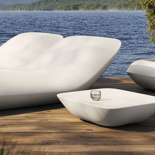Moderner Couchtisch - PILLOW - VONDOM - rotationsgesintertes Polyethylen / Gestell aus Polyethylen / quadratisch