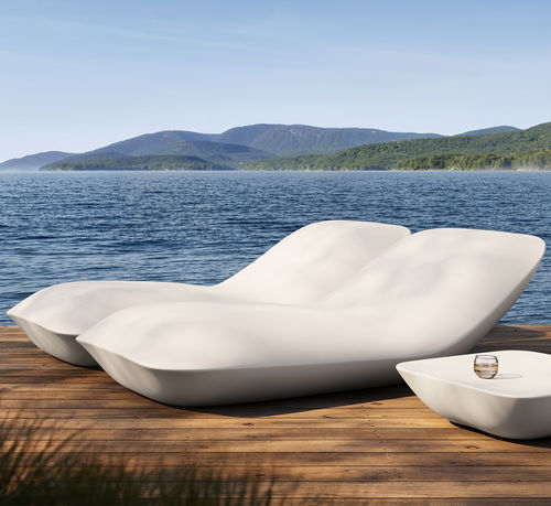 Moderne Sonnenliege - PILLOW - VONDOM - Polyethylen / für den Innenraum / mit Mittelfuß