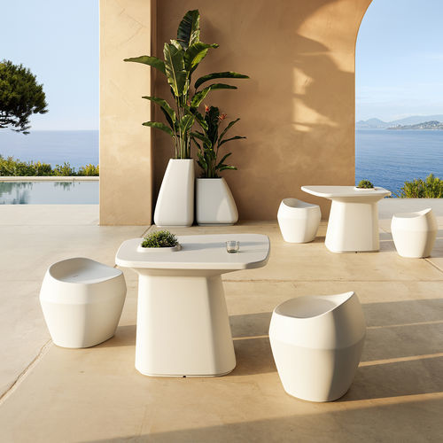 Moderner Hocker - NOMA - VONDOM - Polyethylen / Gestell aus Polyethylen / mit Mittelfuß